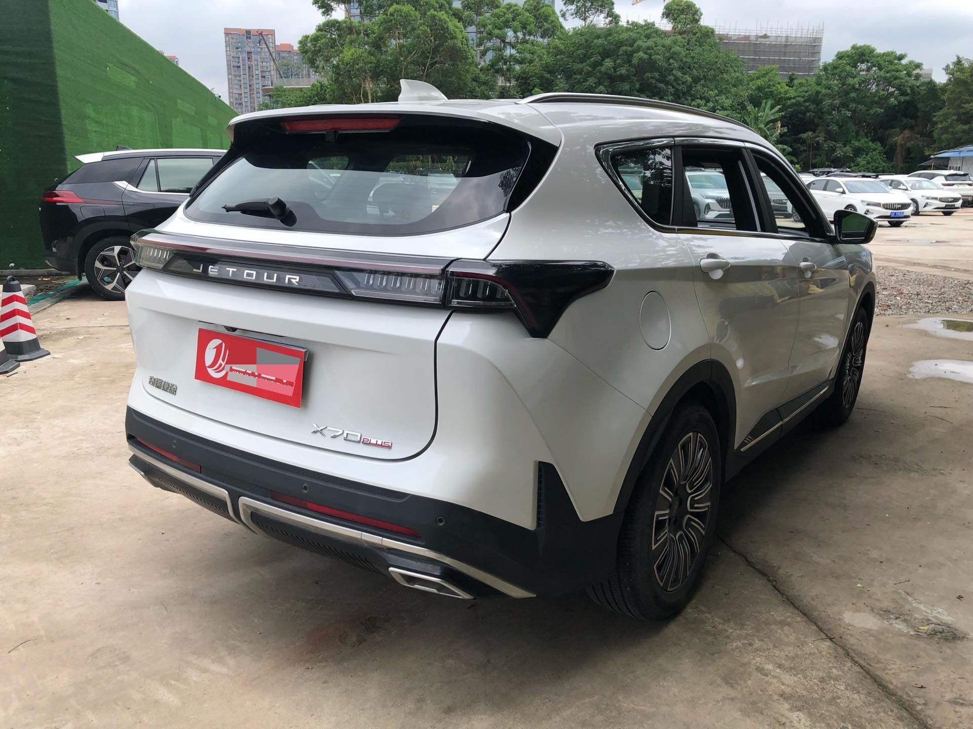 捷途 2025款 X70 PLUS 1.5T 精英版7座