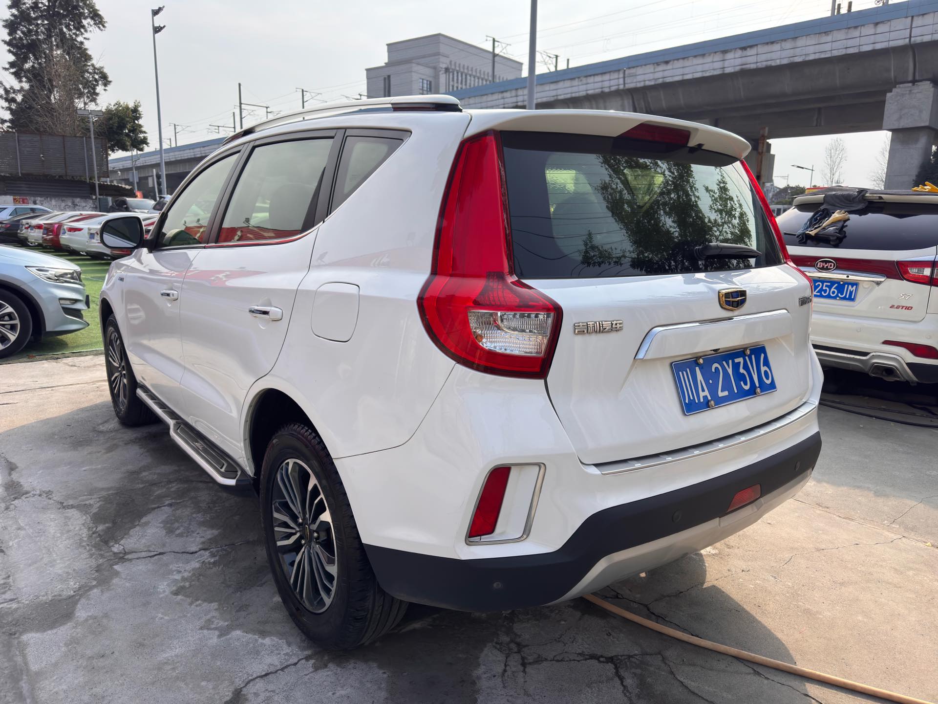 吉利 2016款 远景SUV(X6) 1.3T 无级 豪华型