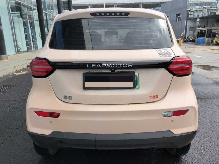 Leapmotor 2022 T03 Amber Edition
