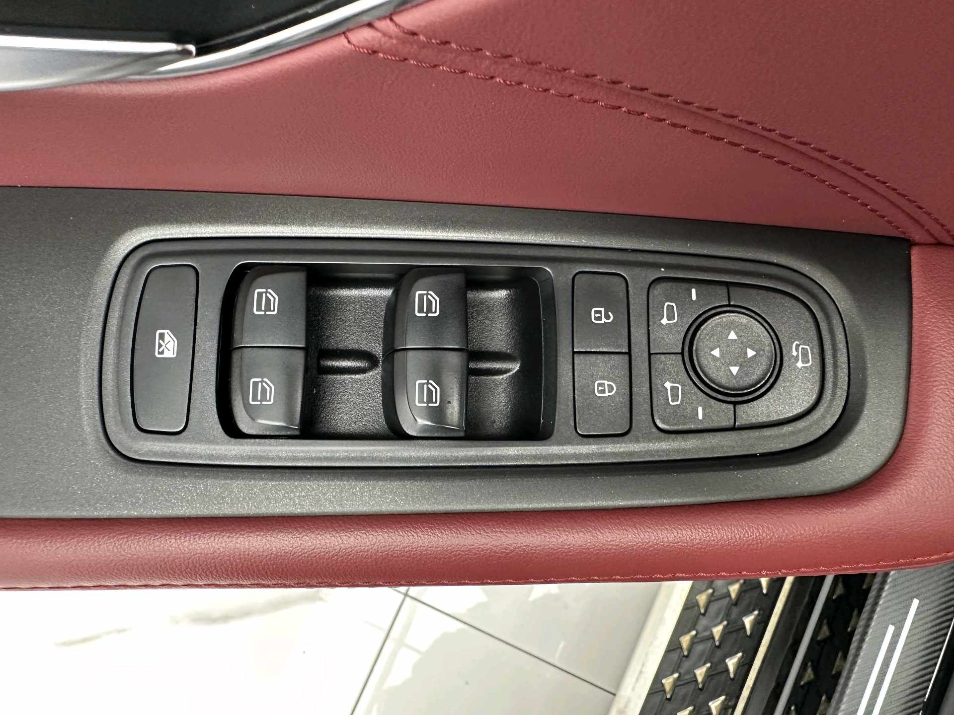 捷途 2023款 X70 PLUS 1.5T 勇者PLUS5座