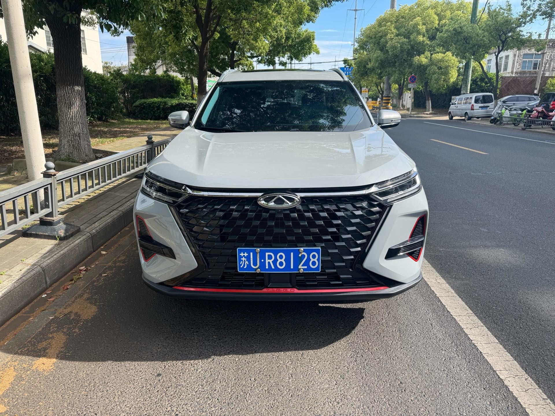 奇瑞 2022款 瑞虎8 PRO 1.6T 290T 两驱天穹版7座
