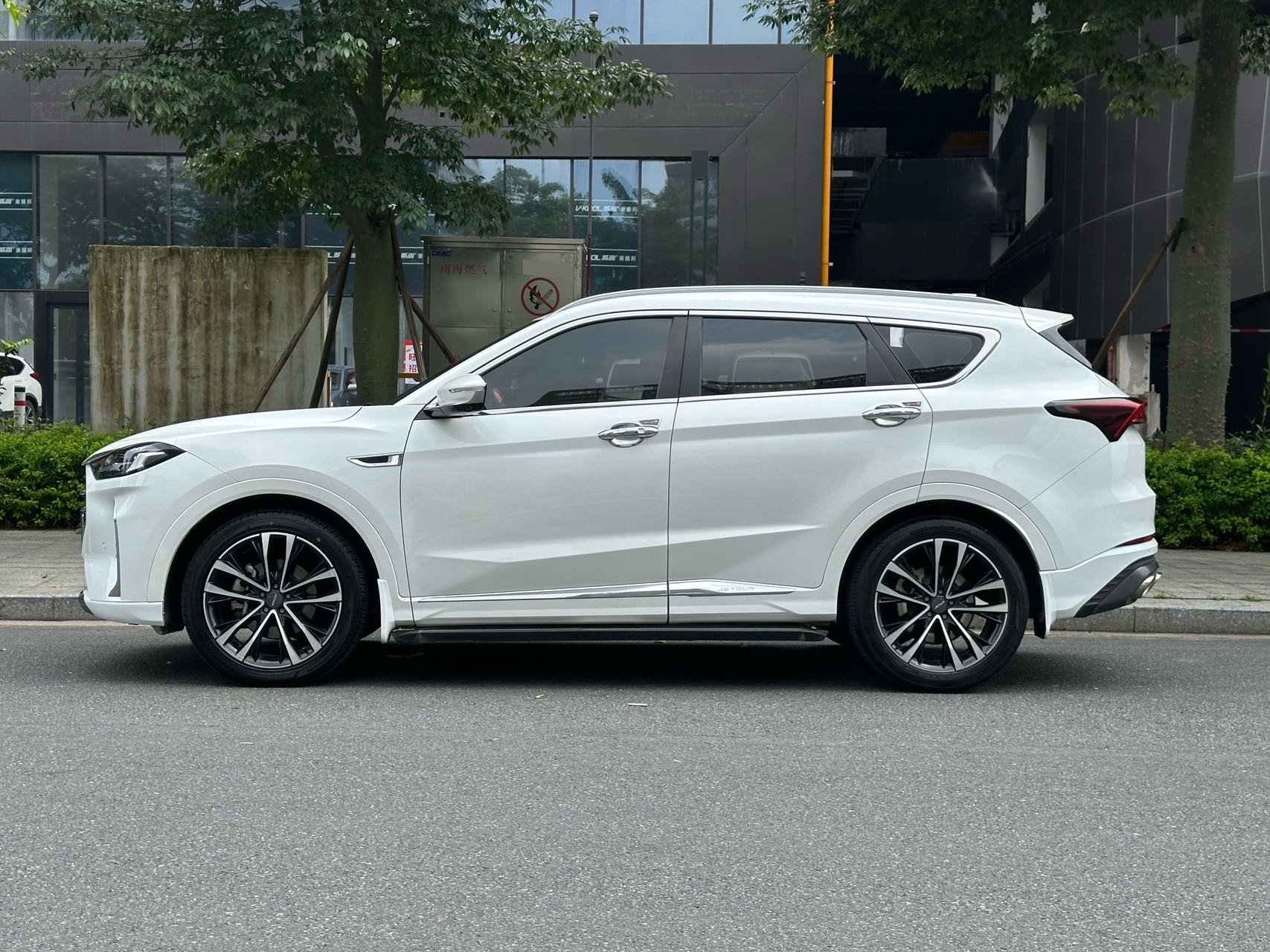 JETOUR 2021 X70 PLUS 1.6T Di 5-Seater