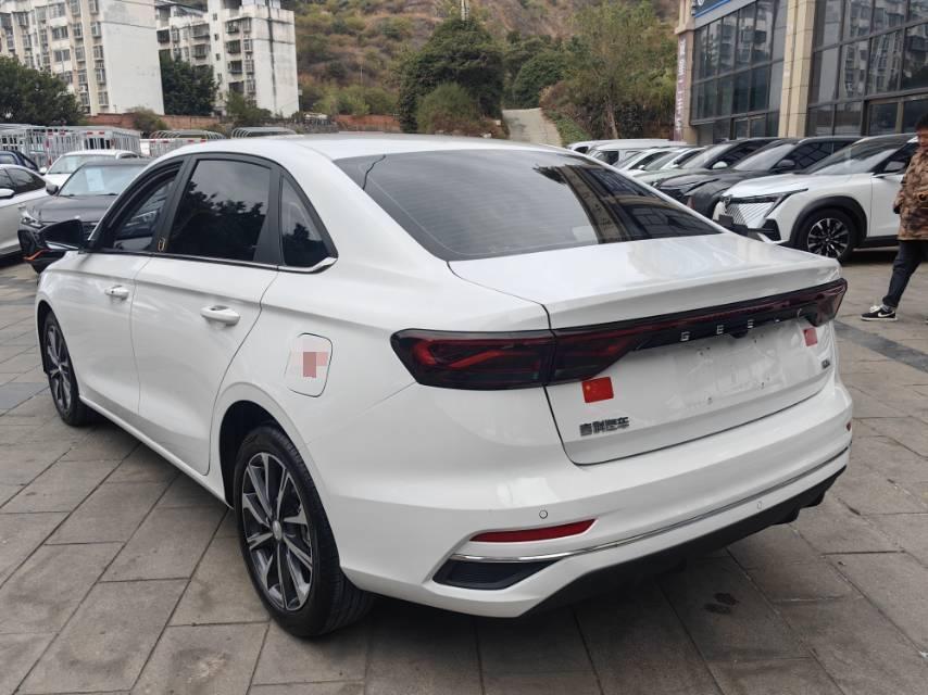 Geely 2025 Emgrand Sedan 1.5 CVT Premium