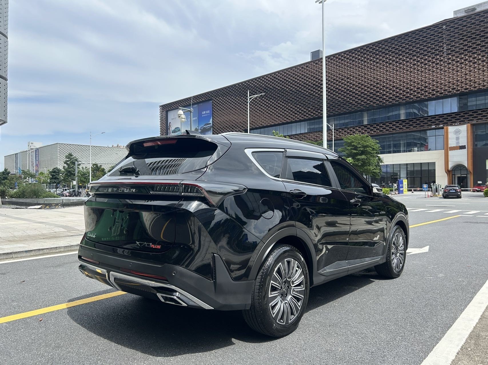 JETOUR 2025 X70 PLUS 1.5T Luxury Surge Edition 5-Seater