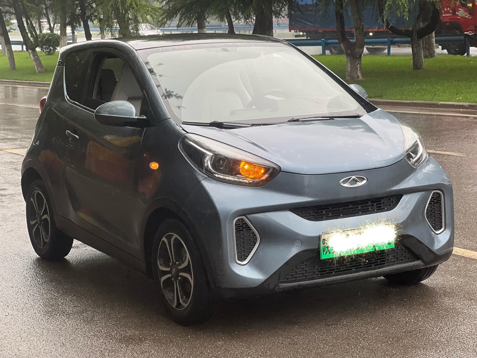 奇瑞 2021款 eQ1 20万蚁粉款 氧气版 三元锂 301km