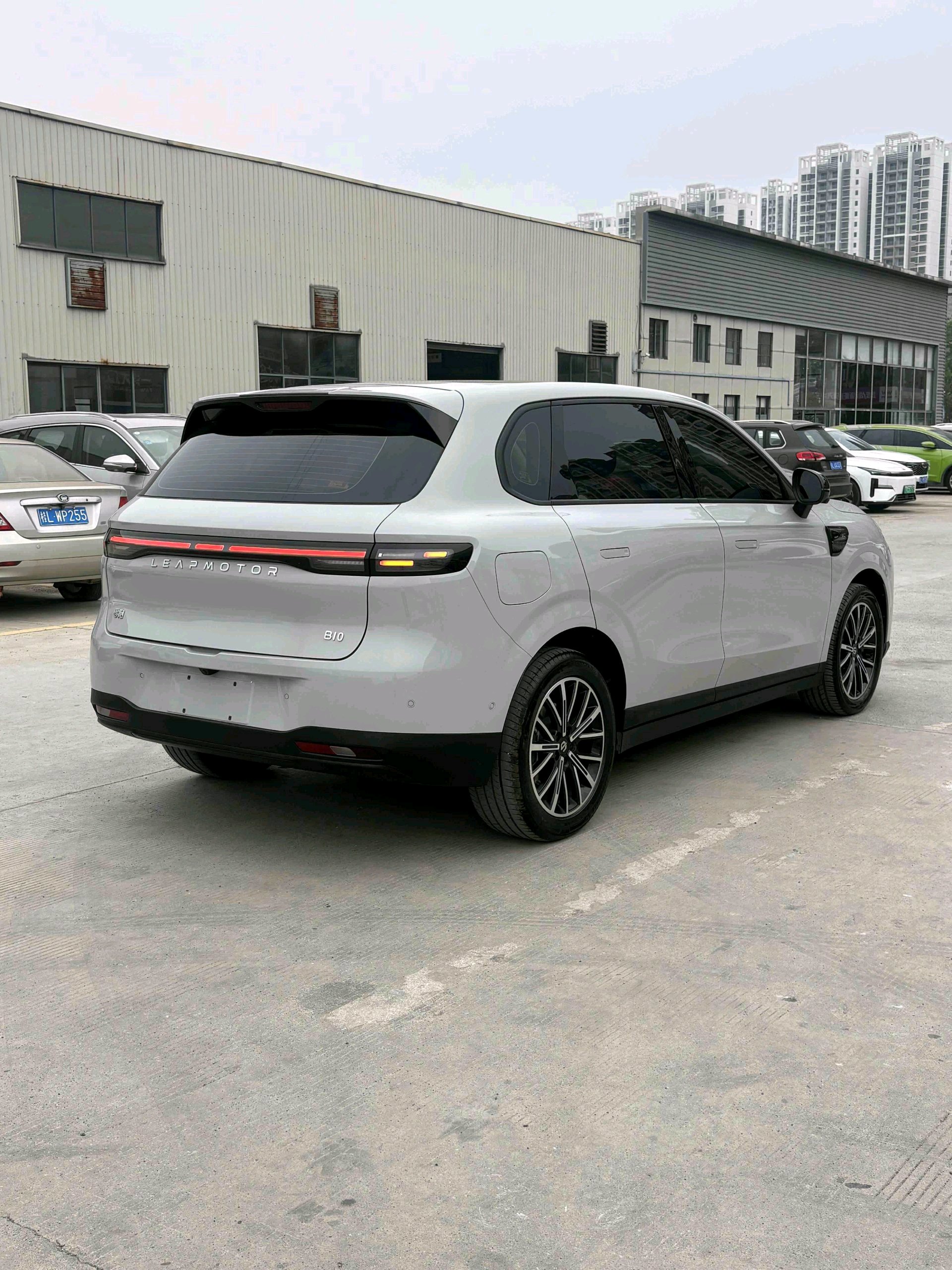 零跑 2025款 B10 510舒享智驾版