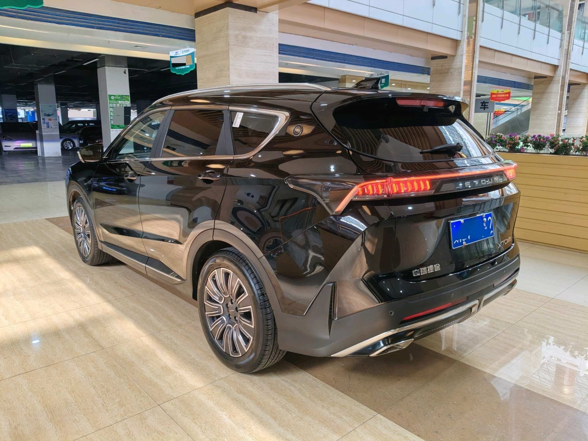 捷途 2025款 X70 PLUS 1.5T 豪华版7座