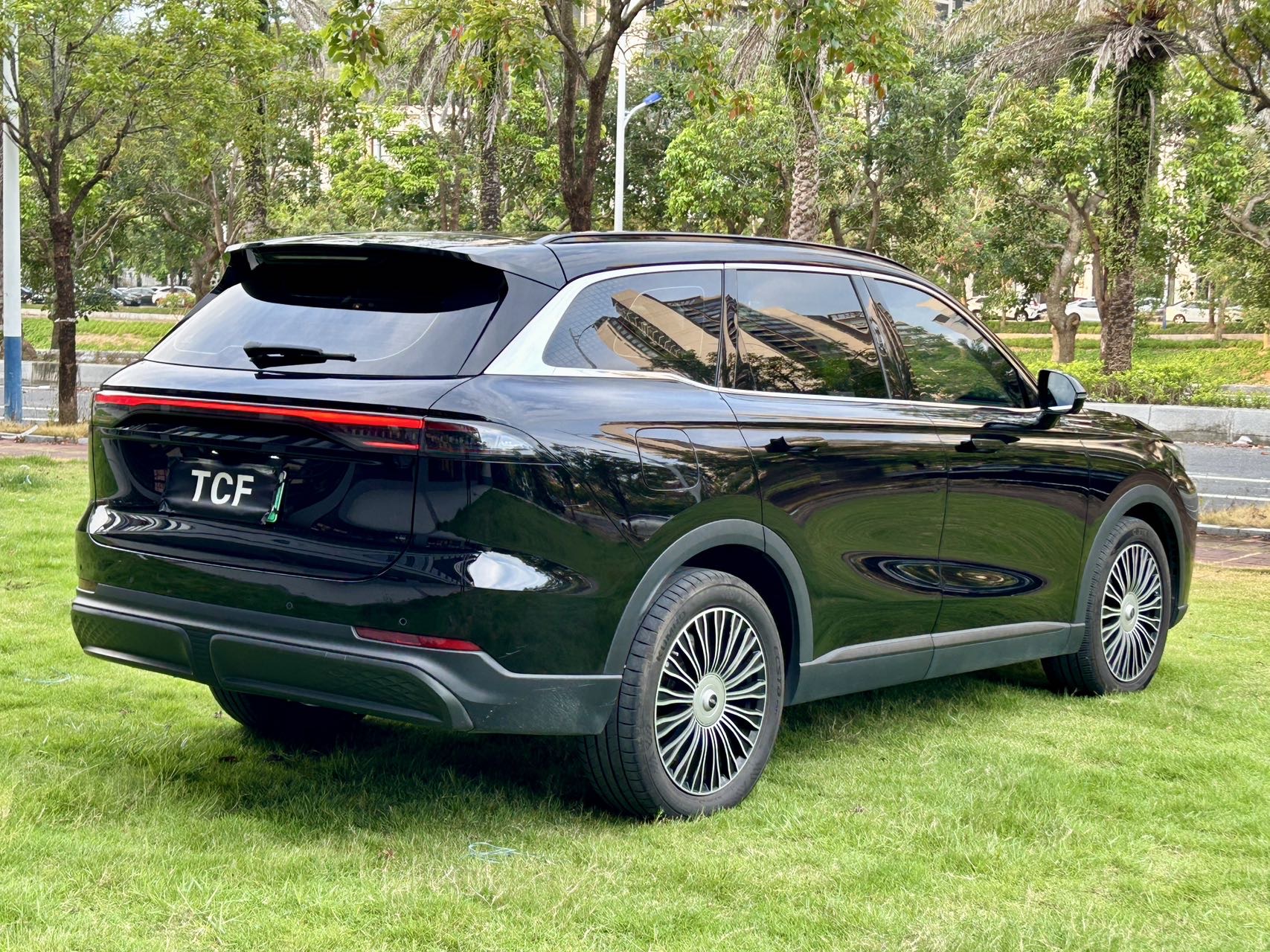 Chery 2025 Fengyun T9 C-DM 1.5T 120 Long Range Premium 7-Seat LFP