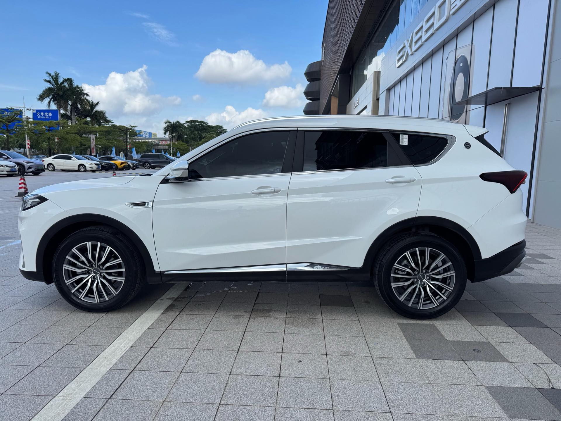 JETOUR 2025 X70 PLUS 1.5T Champion Edition MAX 5-Seater