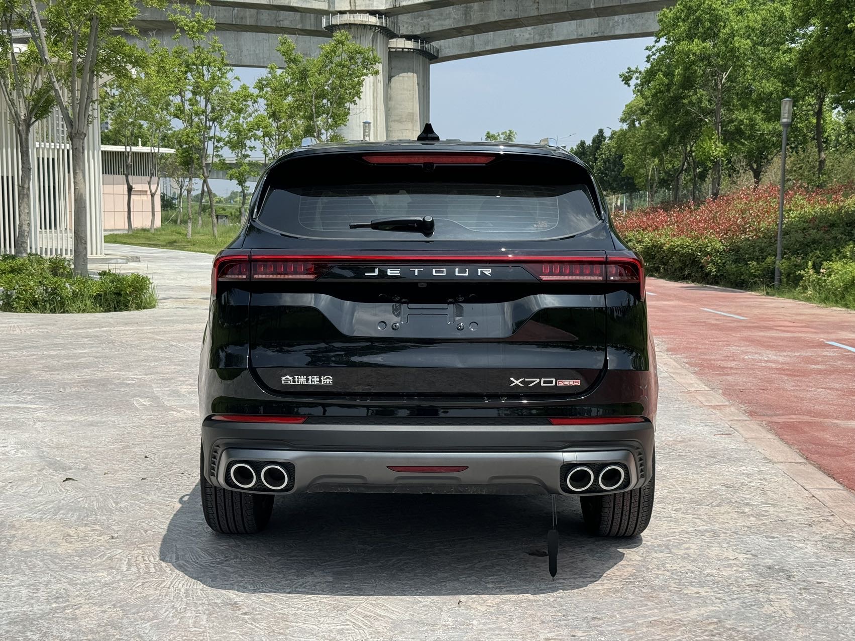捷途 2025款 X70 PLUS 1.5T 精英版7座