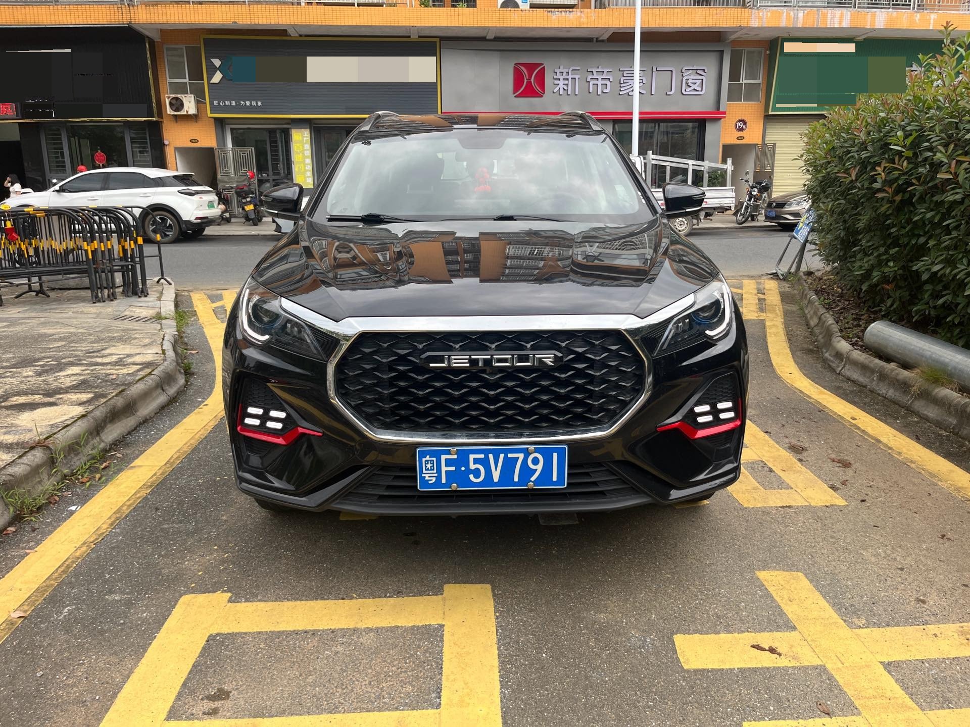 JETOUR 2023 X70 1.5T Beyond Edition 7-Seater