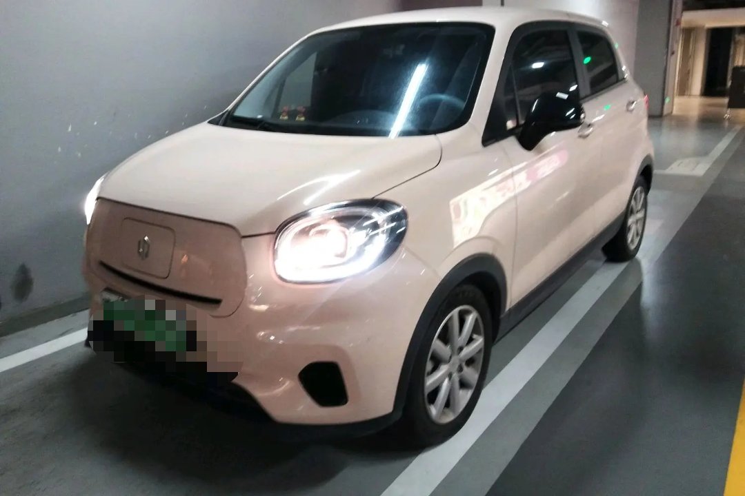 Leapmotor 2022 T03 Amber Edition