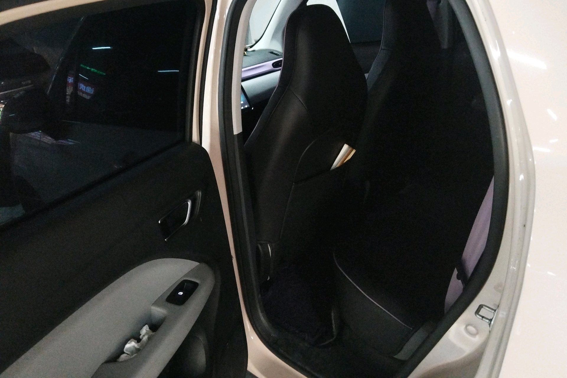 Leapmotor 2022 T03 Amber Edition