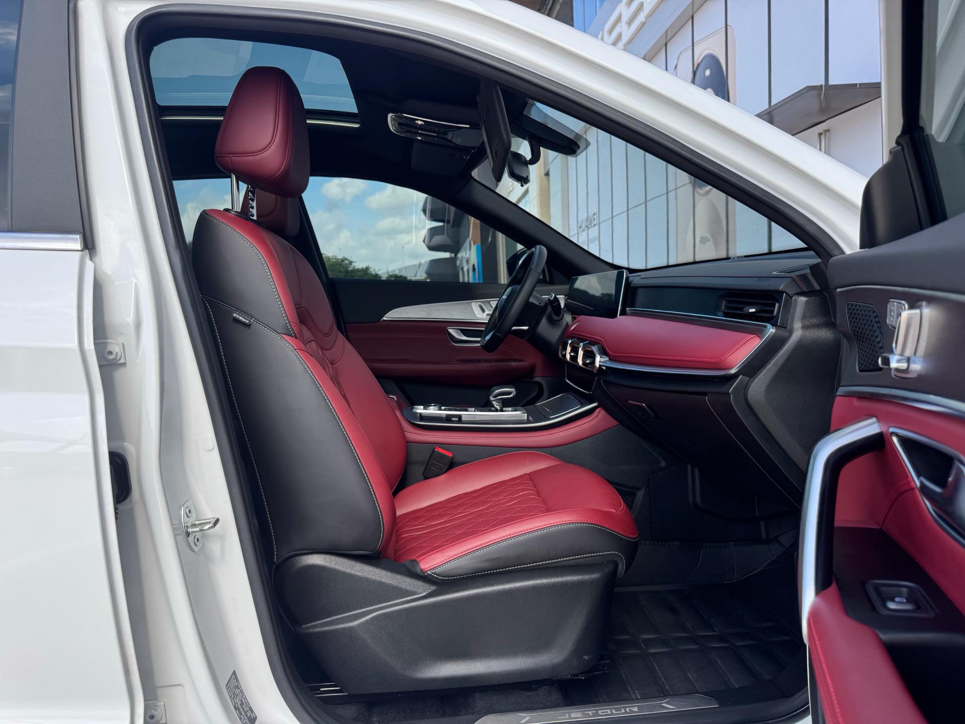 JETOUR 2025 X70 PLUS 1.5T Champion Edition MAX 5-Seater