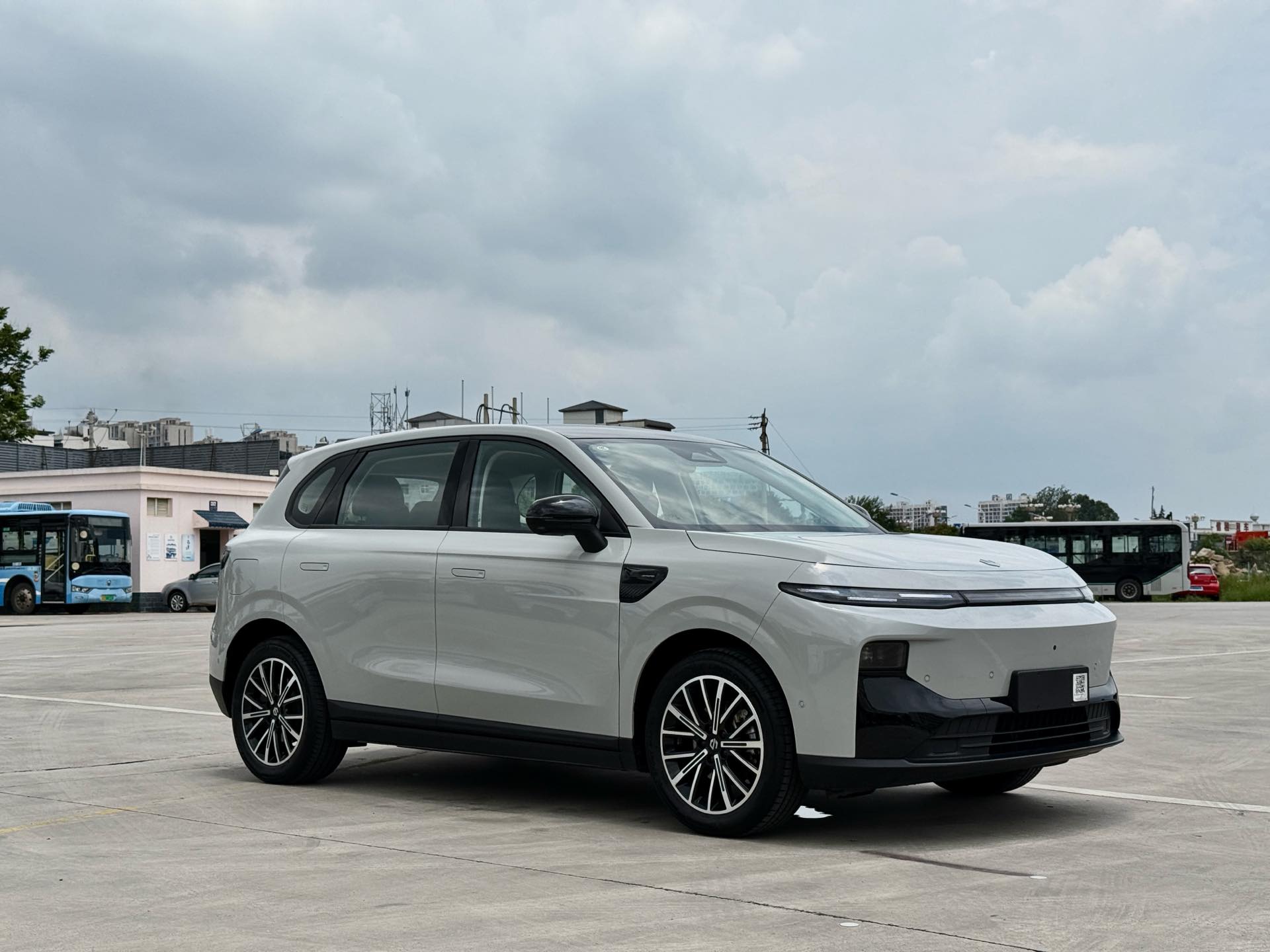 零跑 2025款 B10 510悦享智驾版