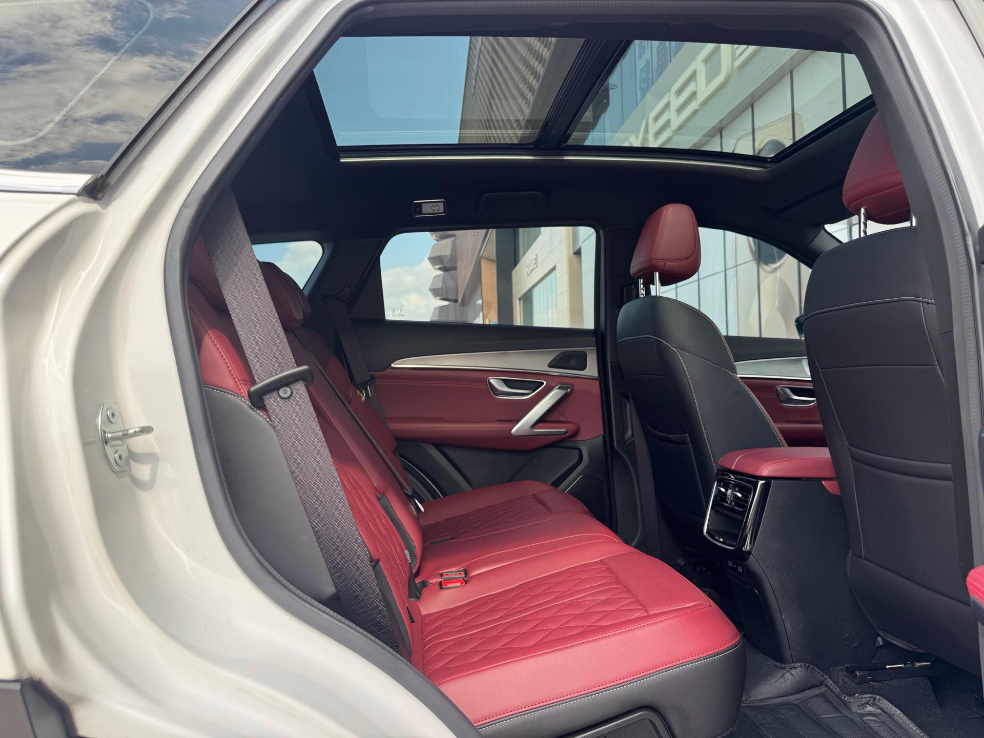 JETOUR 2025 X70 PLUS 1.5T Champion Edition MAX 5-Seater