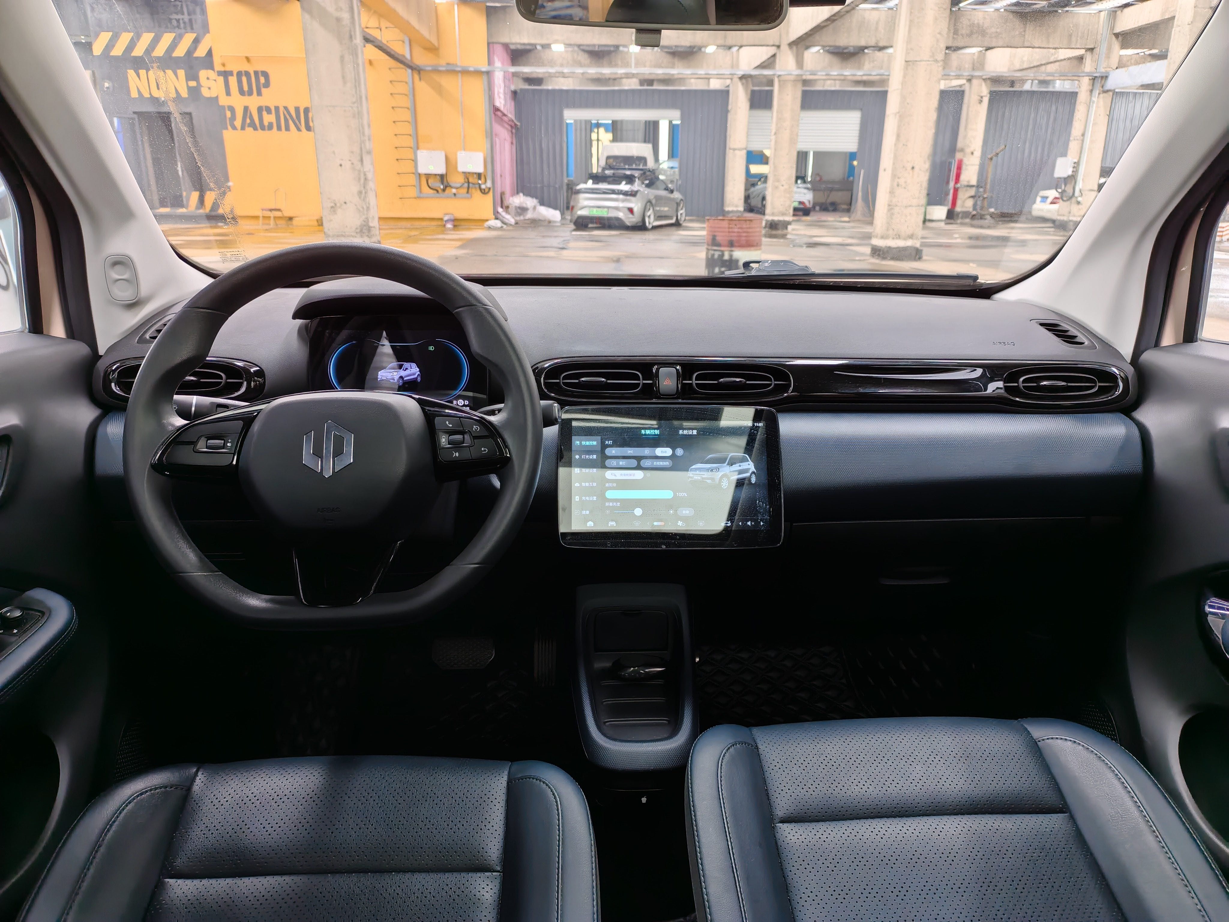 零跑 2022款 T03 耀金版