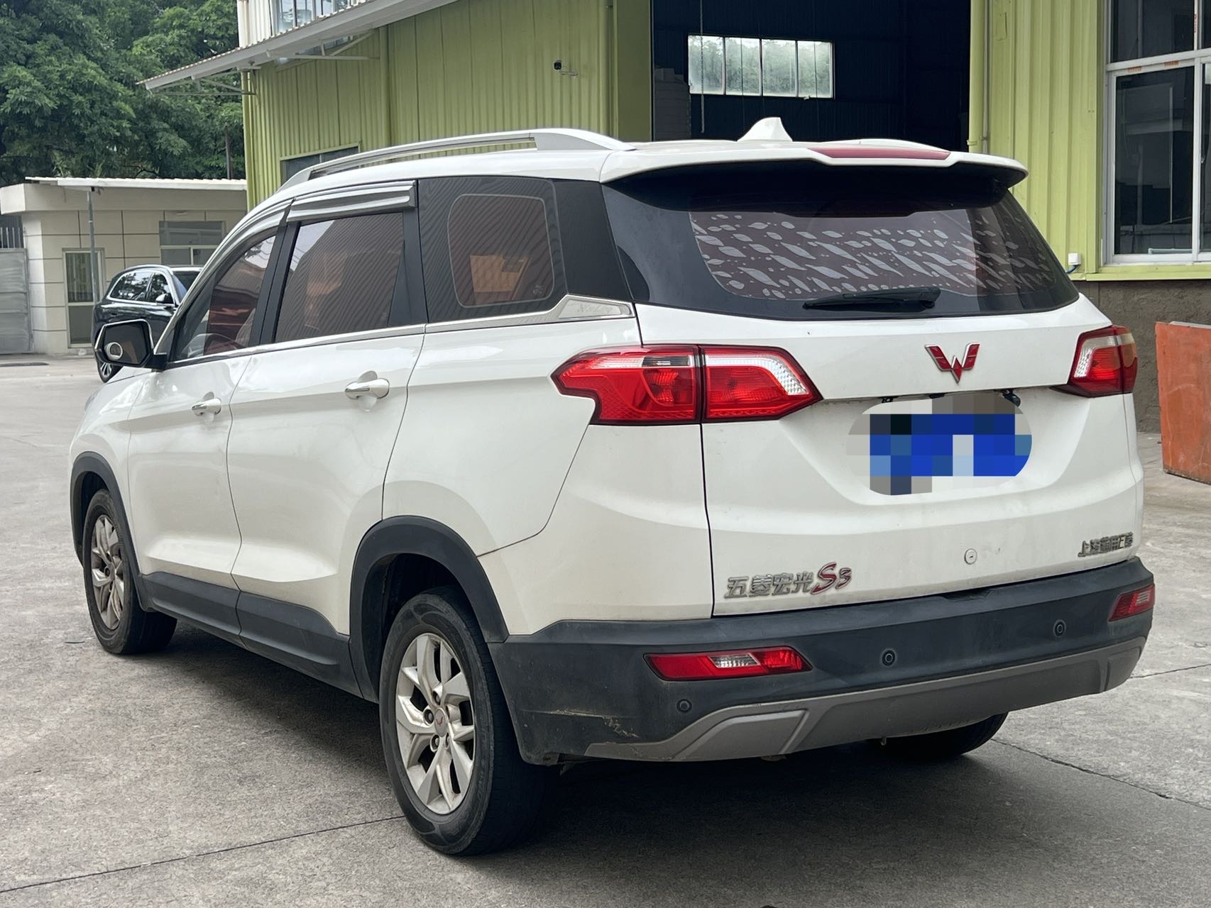 Wuling Hongguang S3 2018 1.5 Comfort 7-8-Seater