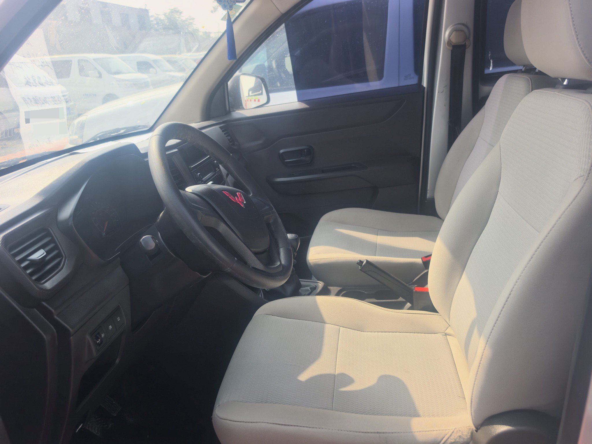 Wuling Hongguang V 2022 1.5 Jingqu Edition