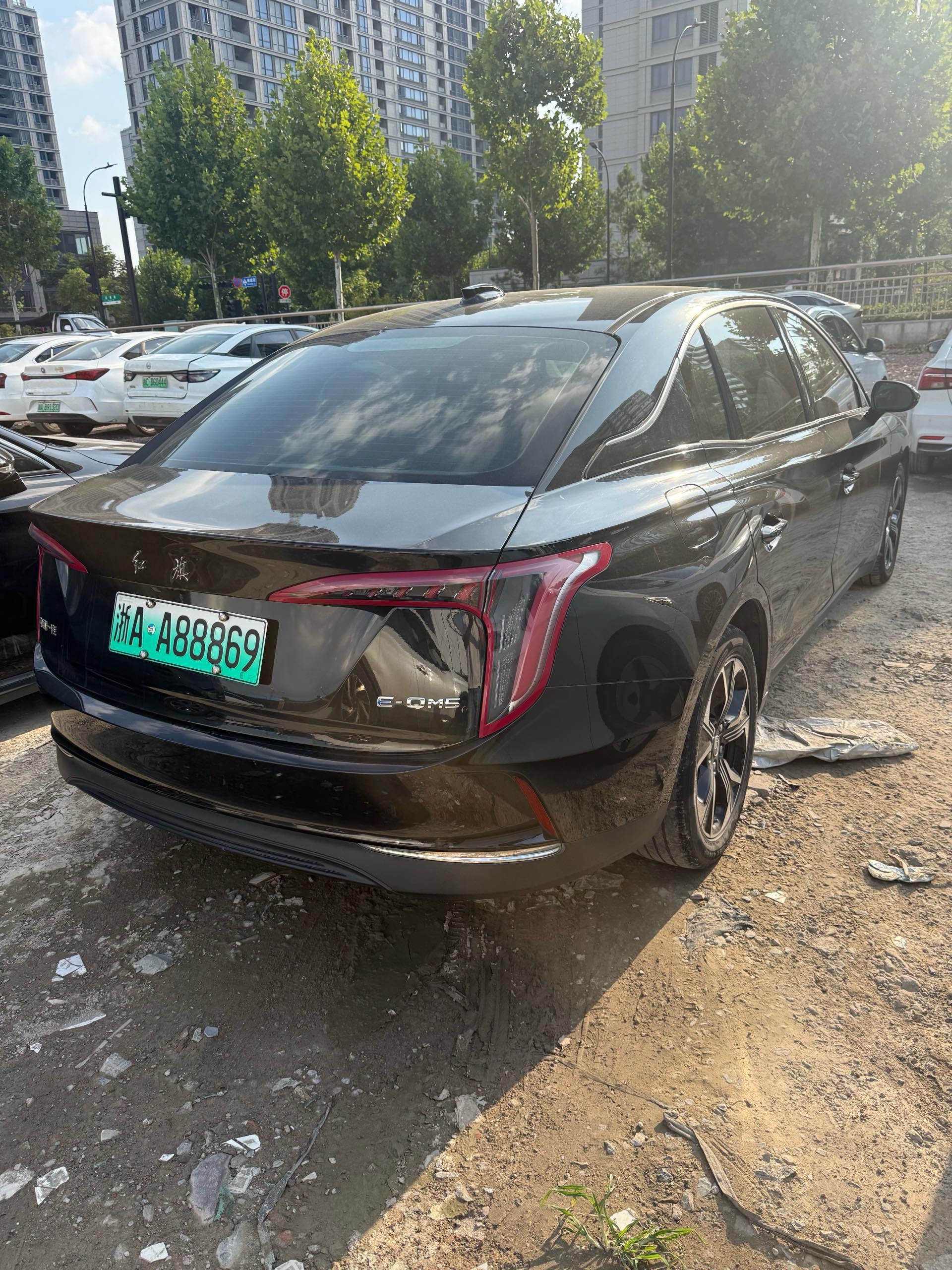Hongqi E-QM5 2022 431km Charging Joy Edition