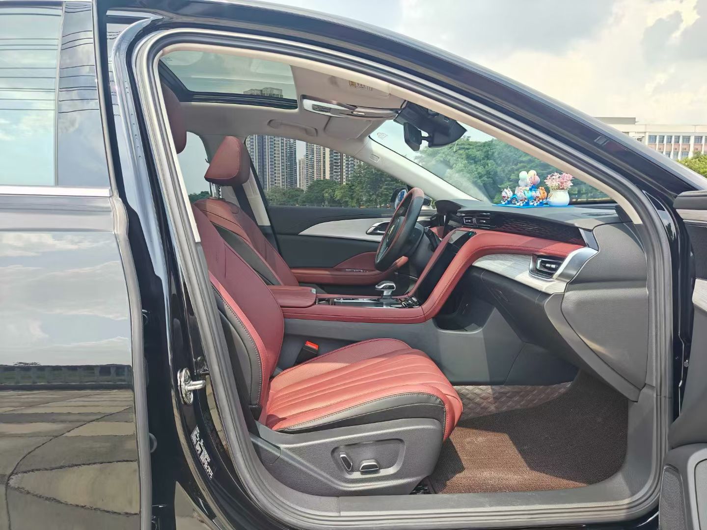 Hongqi H5 2025 2.0T 50 Millionth Anniversary Edition