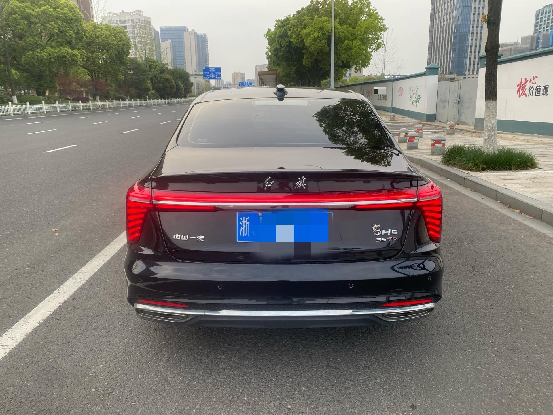 红旗 2024款 H5 1.5T 智联旗韵版