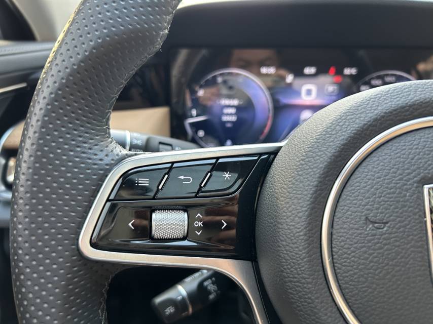 Hongqi H5 2023 2.0T Smart Connect Flagship Comfort Edition