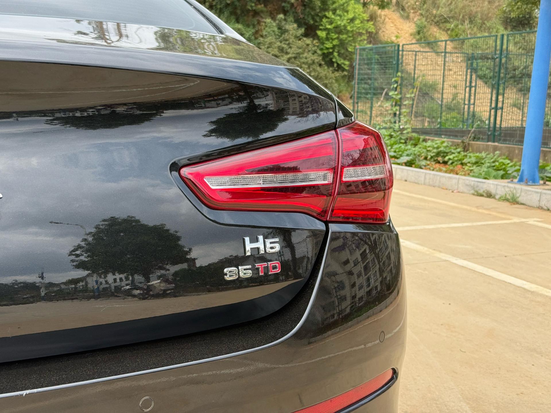 Hongqi H5 2022 48V 1.8TD Smart Connect Qiyun
