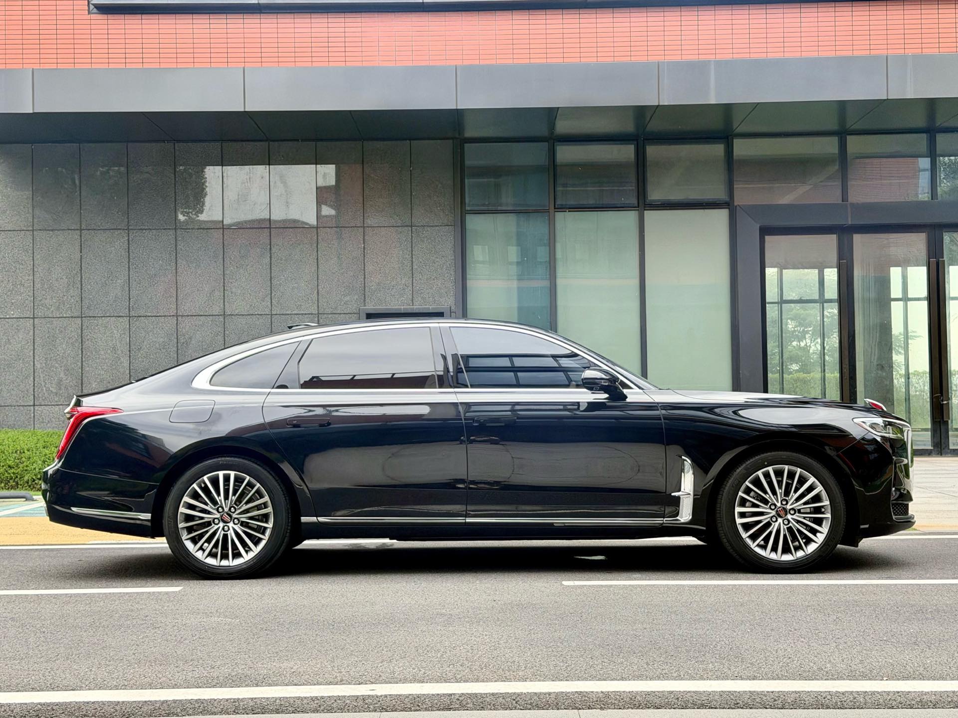 红旗 2022款 H9 48V 2.0T 智联旗享版