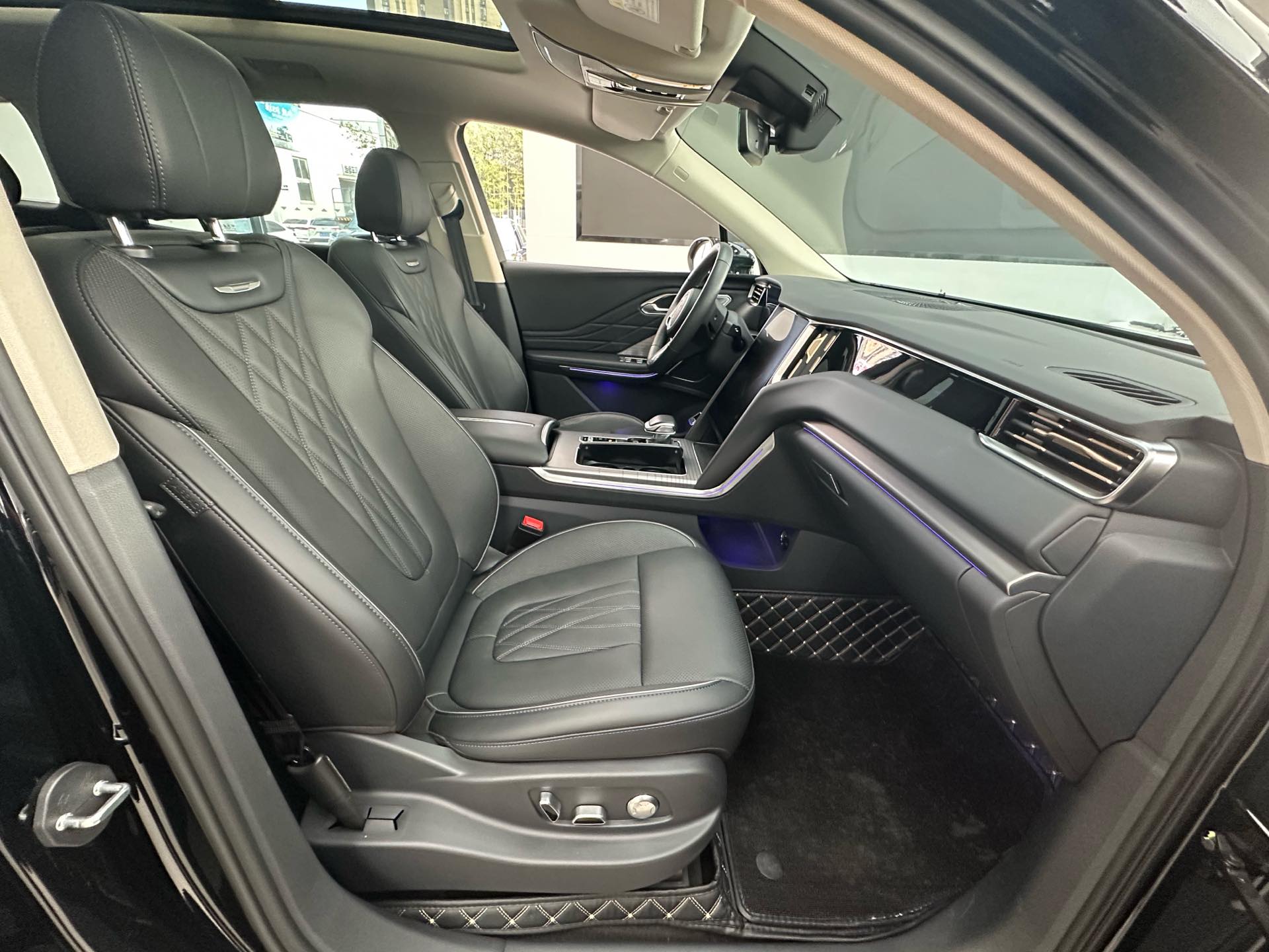 红旗 2024款 HS7 PHEV 2.0T 四驱旗畅版6座