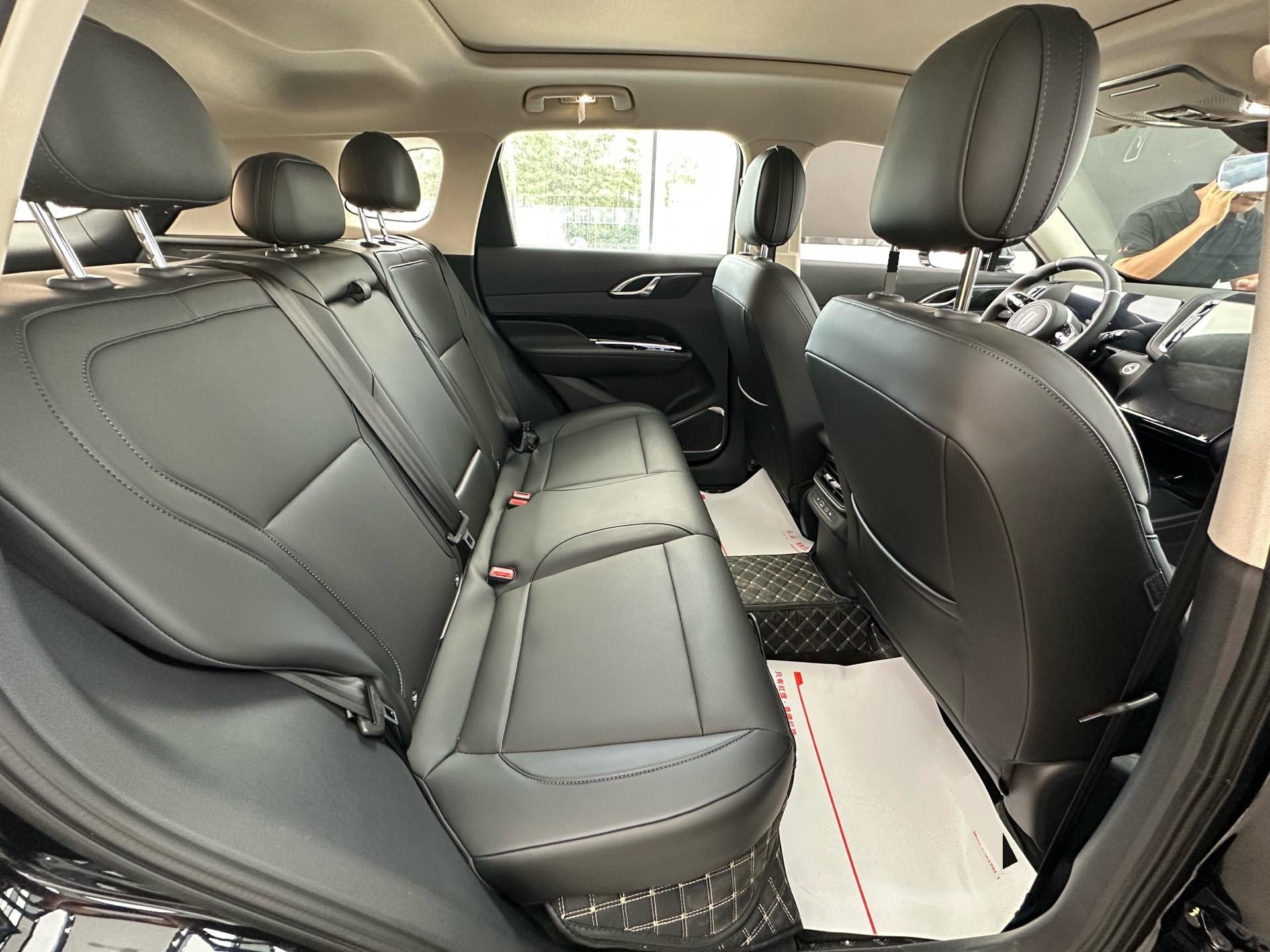 红旗 2025款 HS3 PHEV 1.5T 117km 劲为版