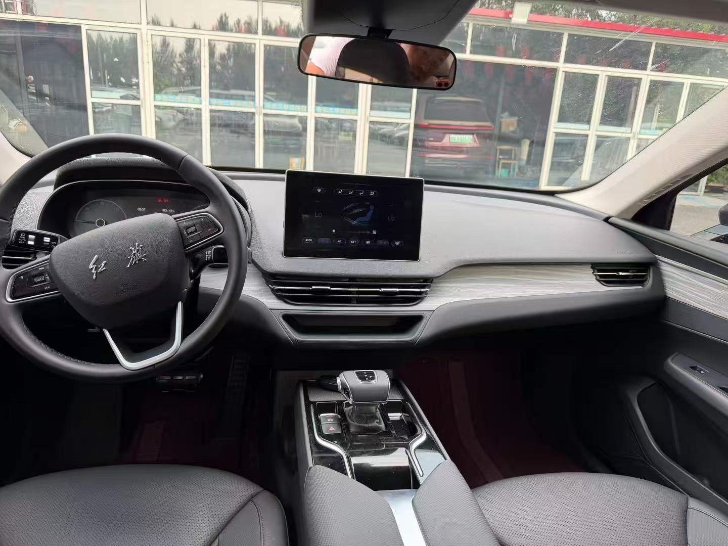 Hongqi E-QM5 2023 Facelift Base Mobility