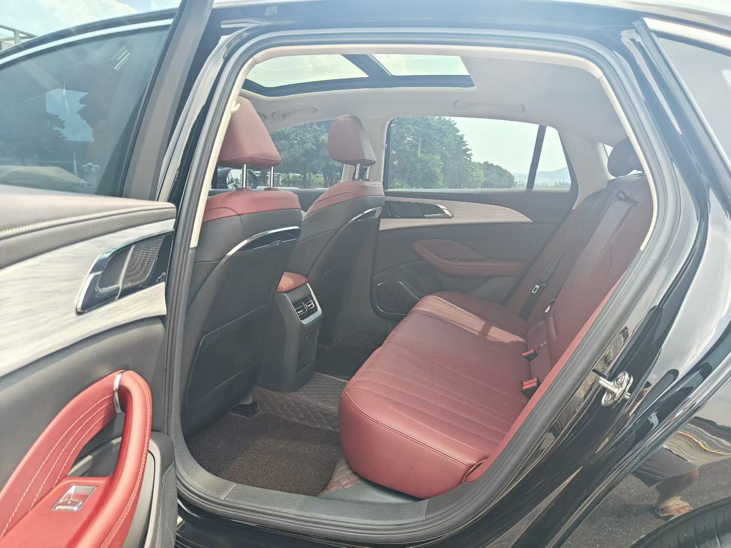 Hongqi H5 2025 2.0T 50 Millionth Anniversary Edition