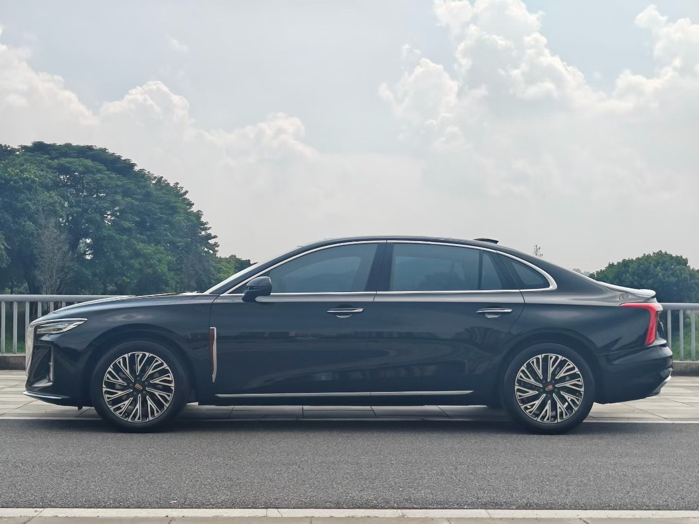 Hongqi H5 2025 2.0T 50 Millionth Anniversary Edition