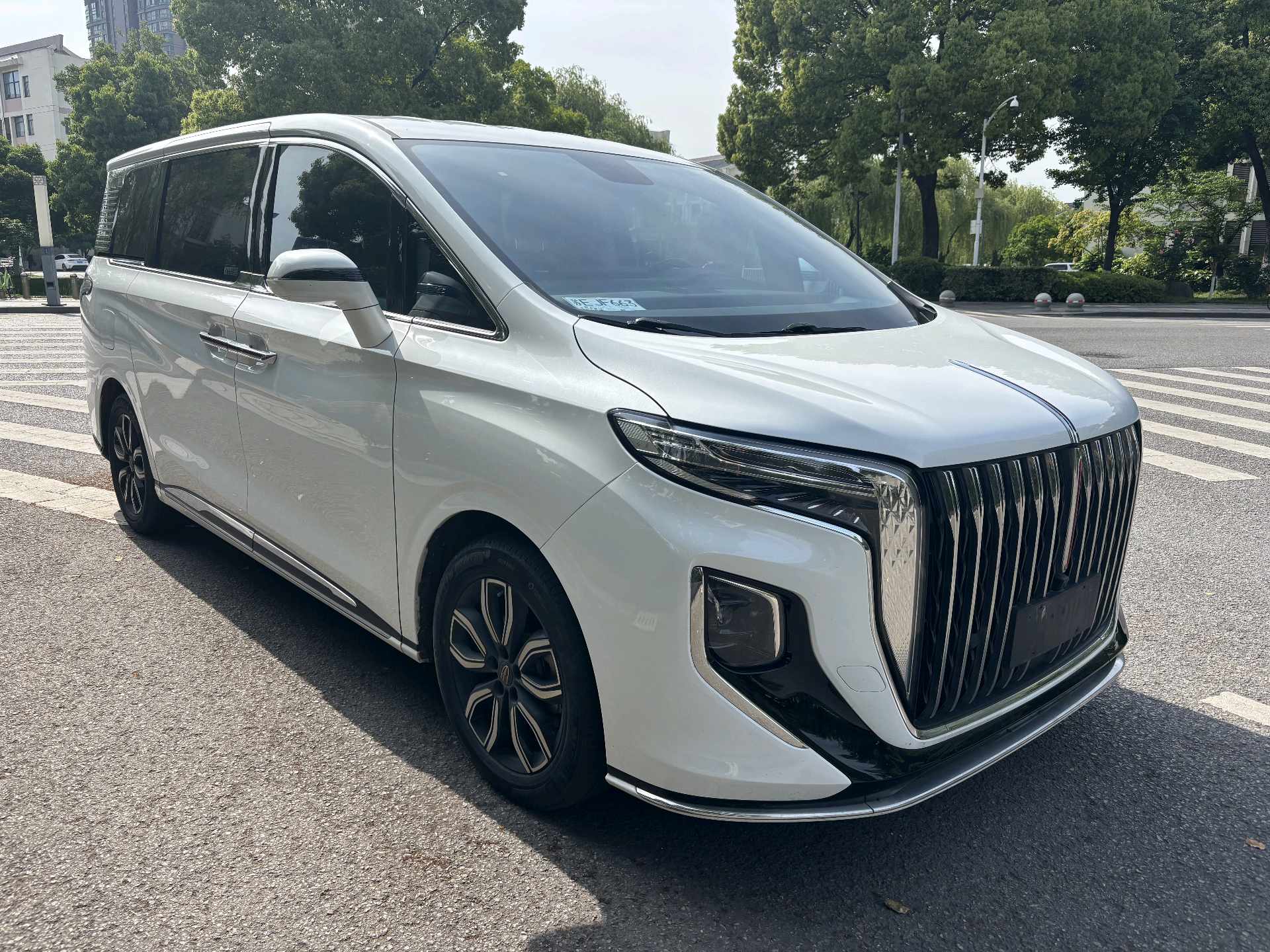 Hongqi HQ9 2023 48V 2.0T Smart Flagship