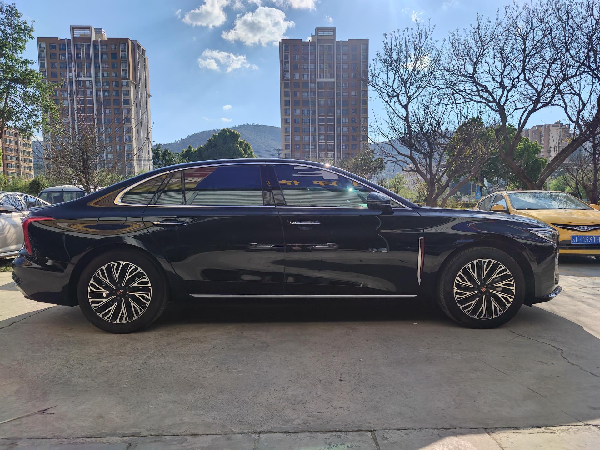 Hongqi H5 2023 2.0T Smart Connect Flagship Comfort Edition