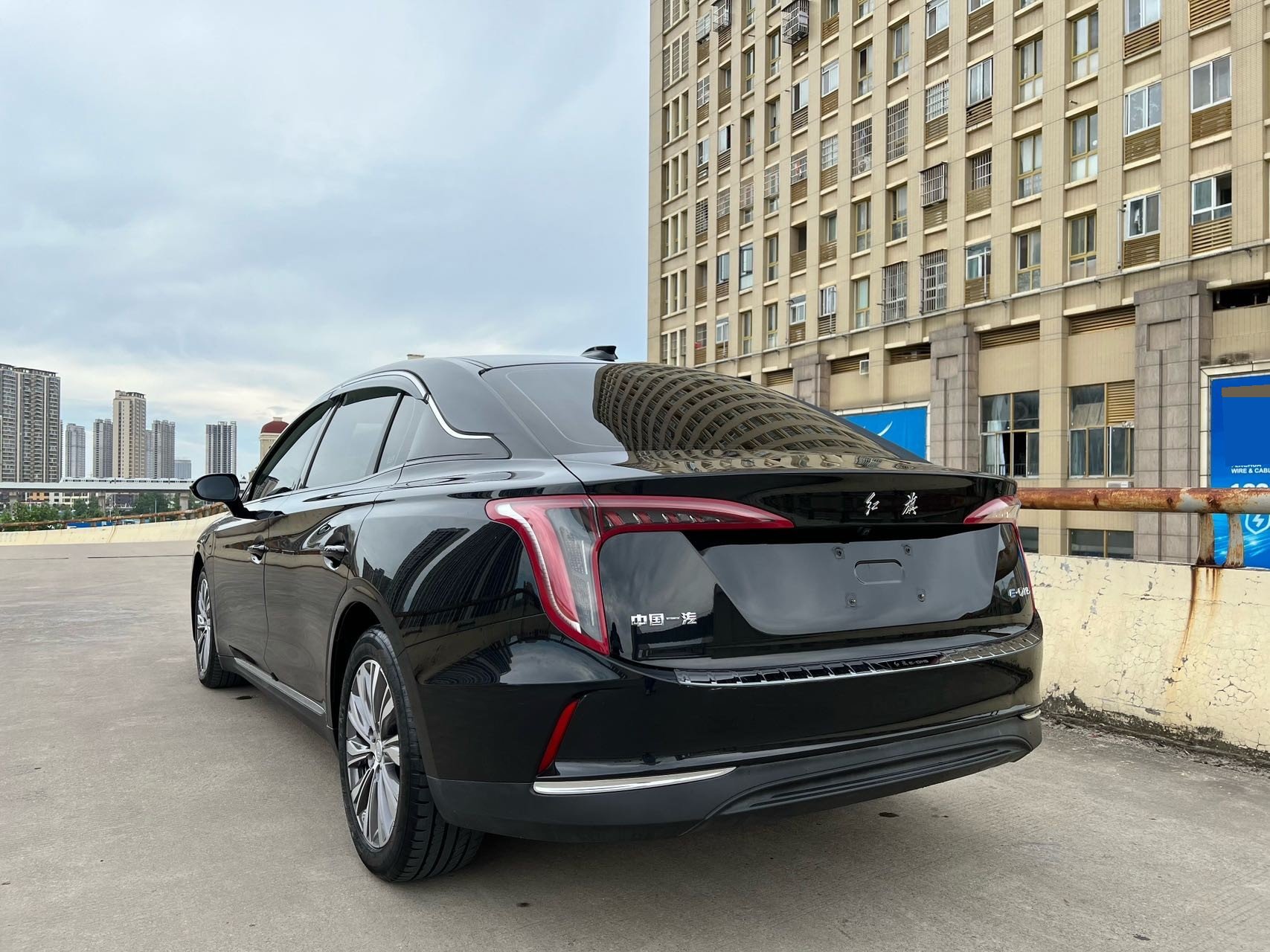 Hongqi E-QM5 2022 431km Charging Joy Edition
