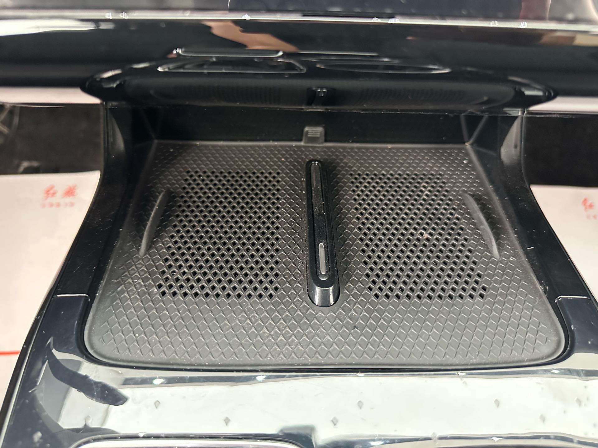 红旗 2025款 HS3 PHEV 1.5T 117km 劲为版