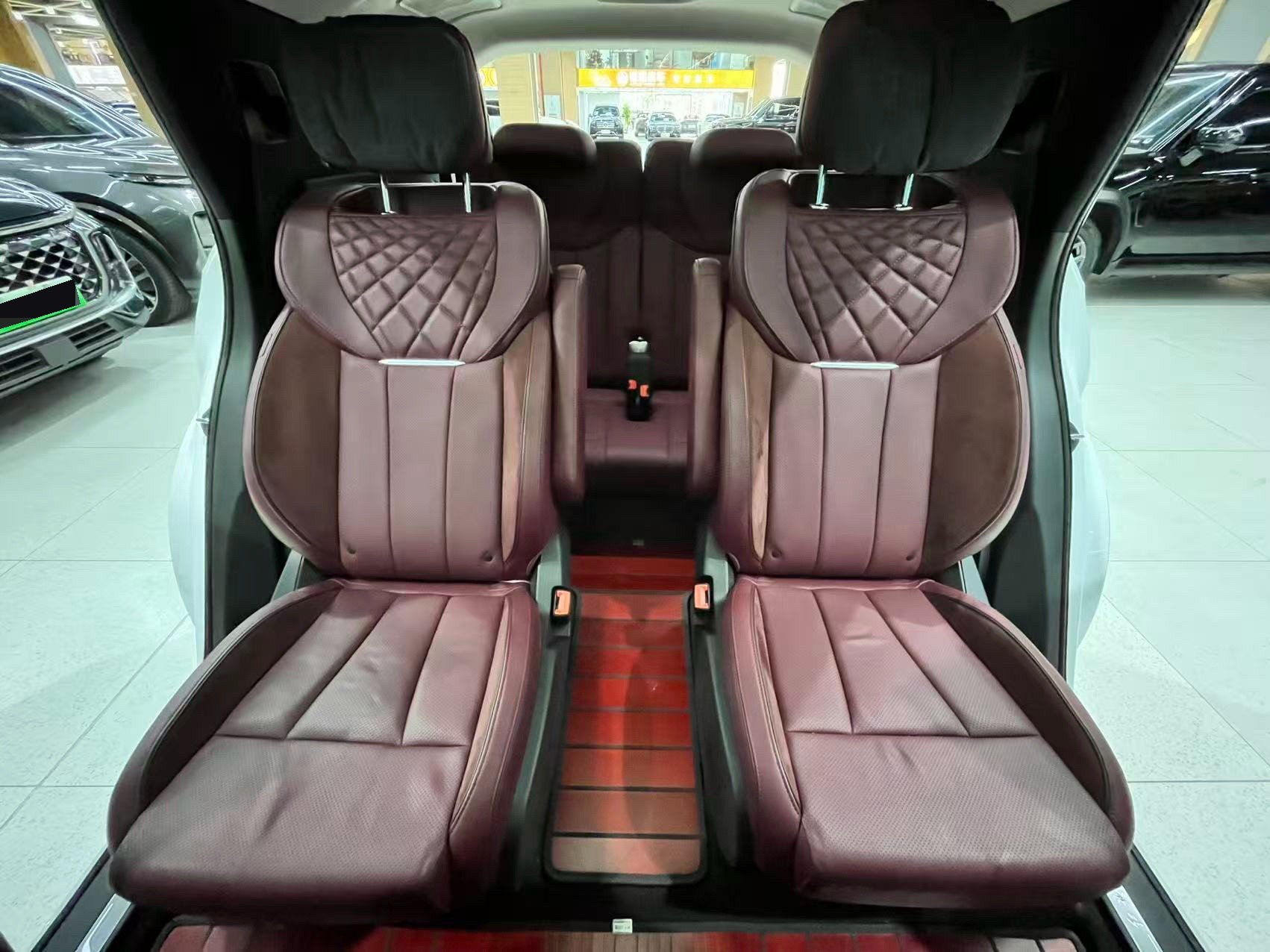 Hongqi E-HS9 2022 690km Flagship 6-Seater
