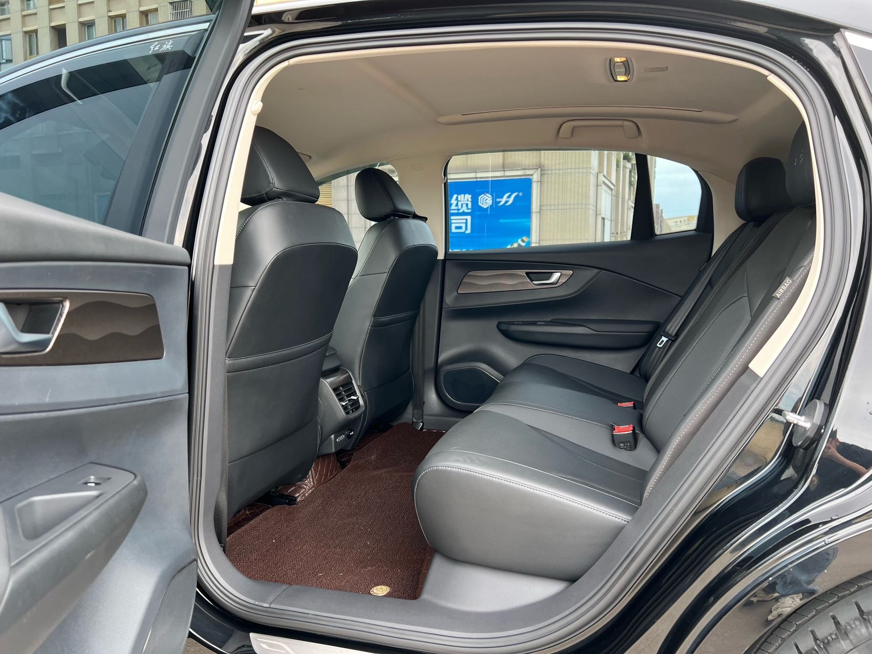 Hongqi E-QM5 2022 431km Charging Joy Edition