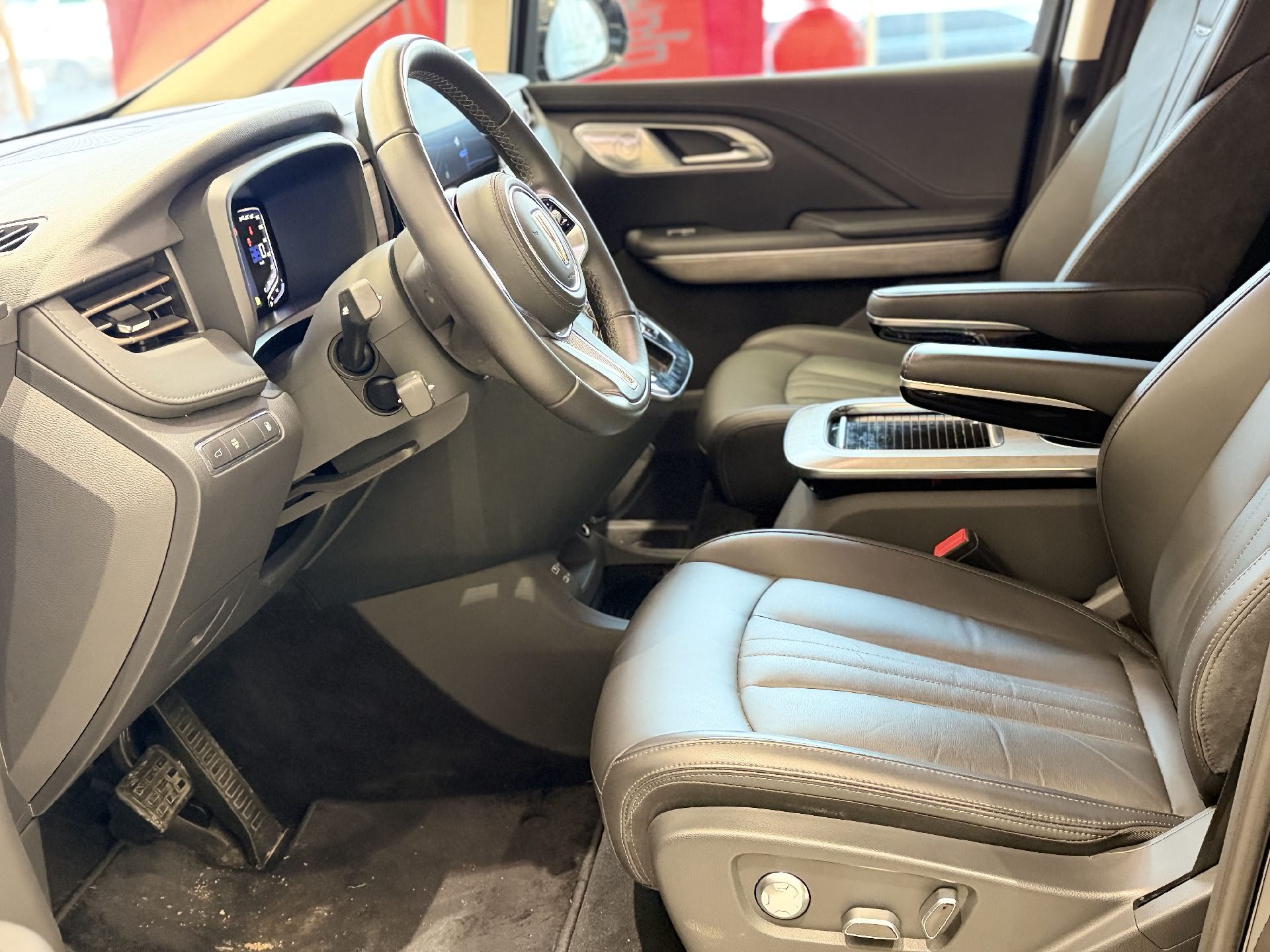 Hongqi HQ9 PHEV 2.0T 4WD Business Edition 2024