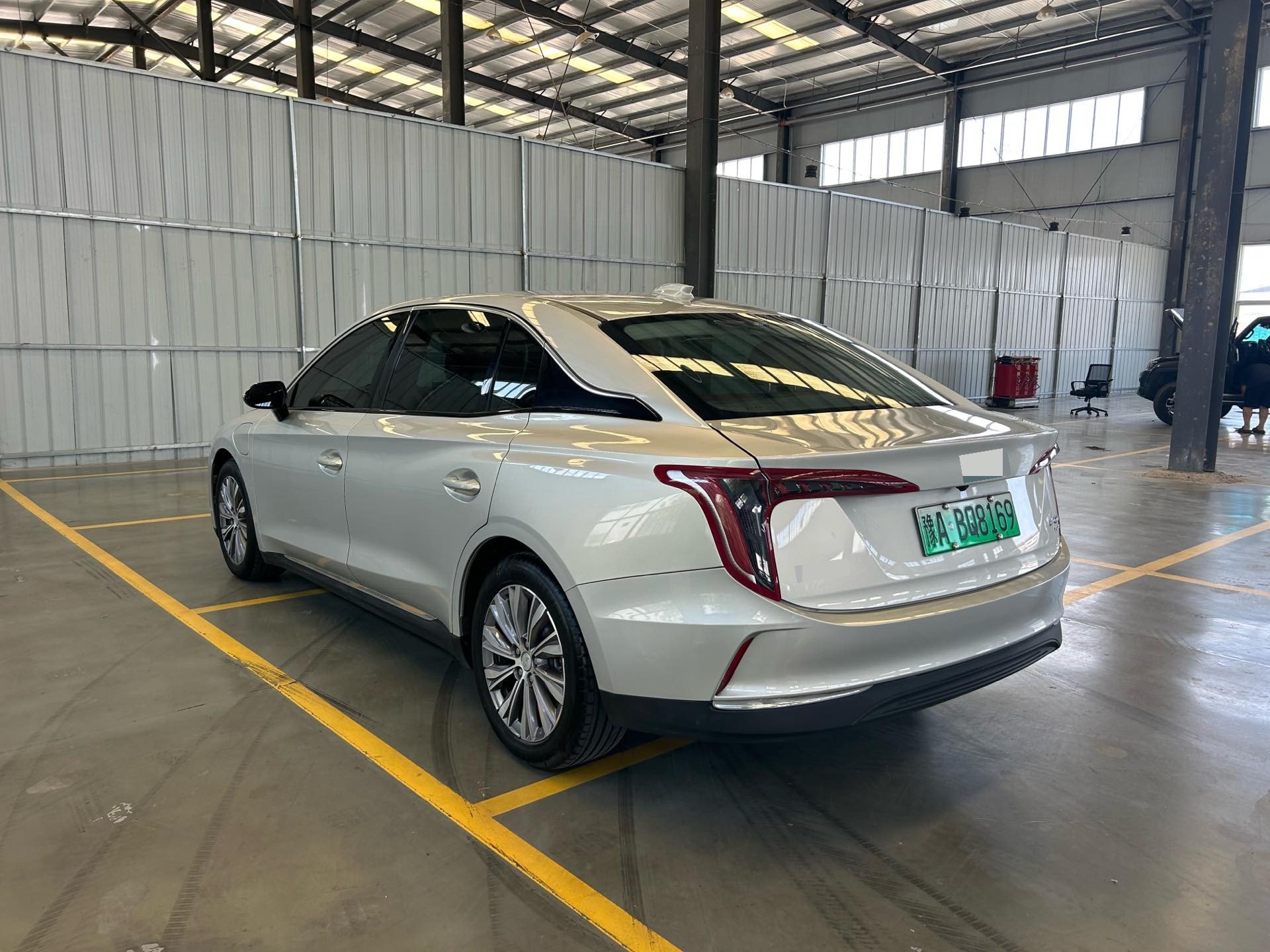Hongqi E-QM5 Plus 2023
