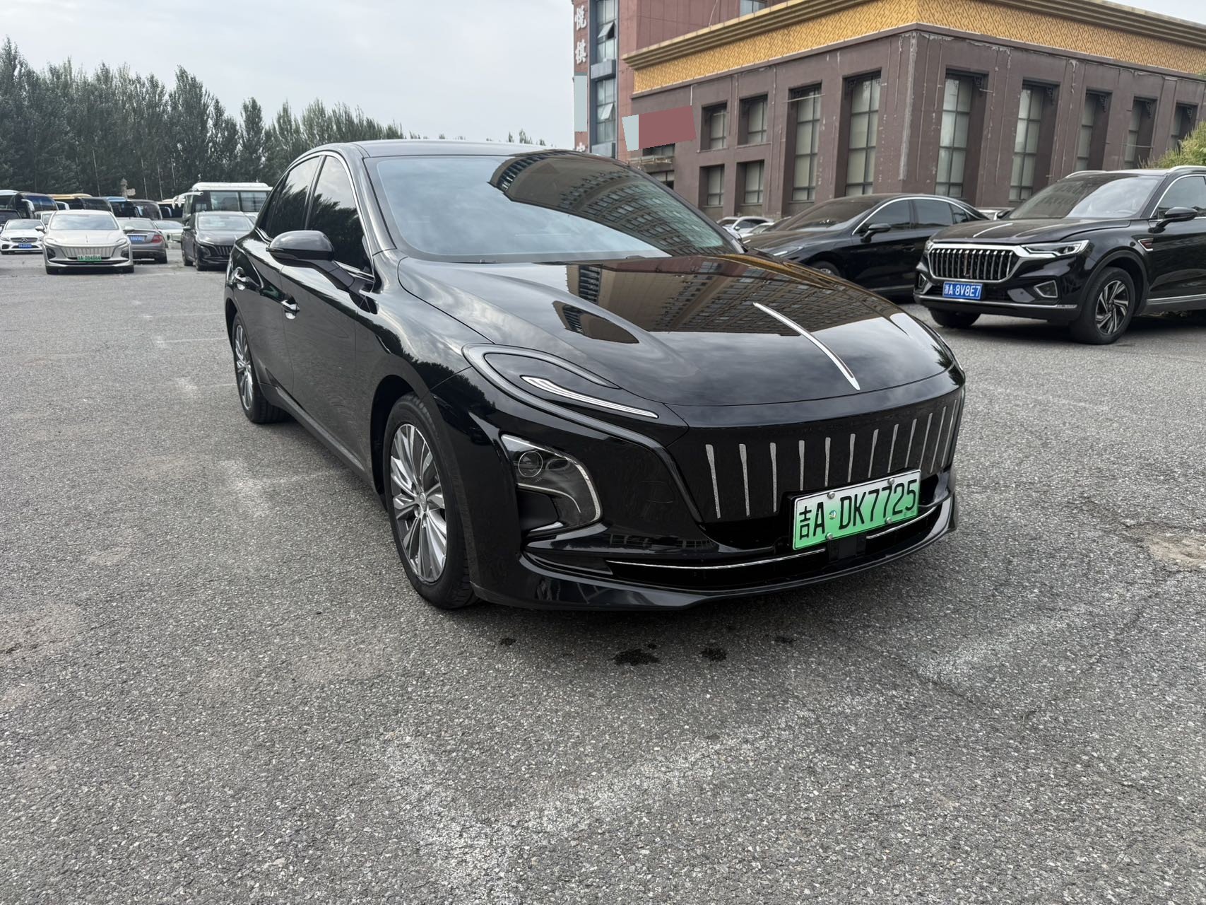 Hongqi E-QM5 Plus 2023