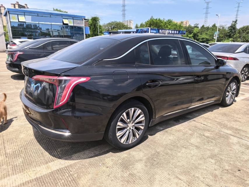 Hongqi E-QM5 2021 Charging Qixiang Edition