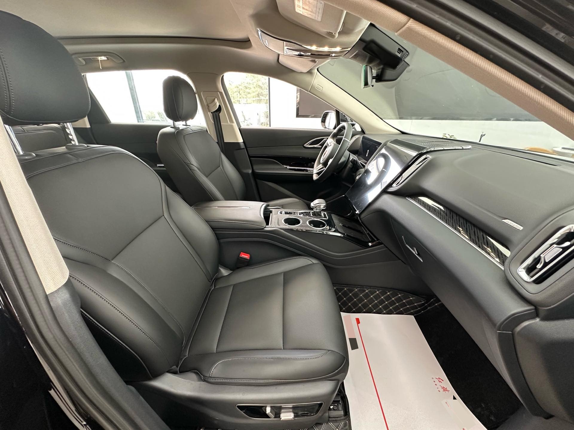 红旗 2025款 HS3 PHEV 1.5T 117km 劲为版