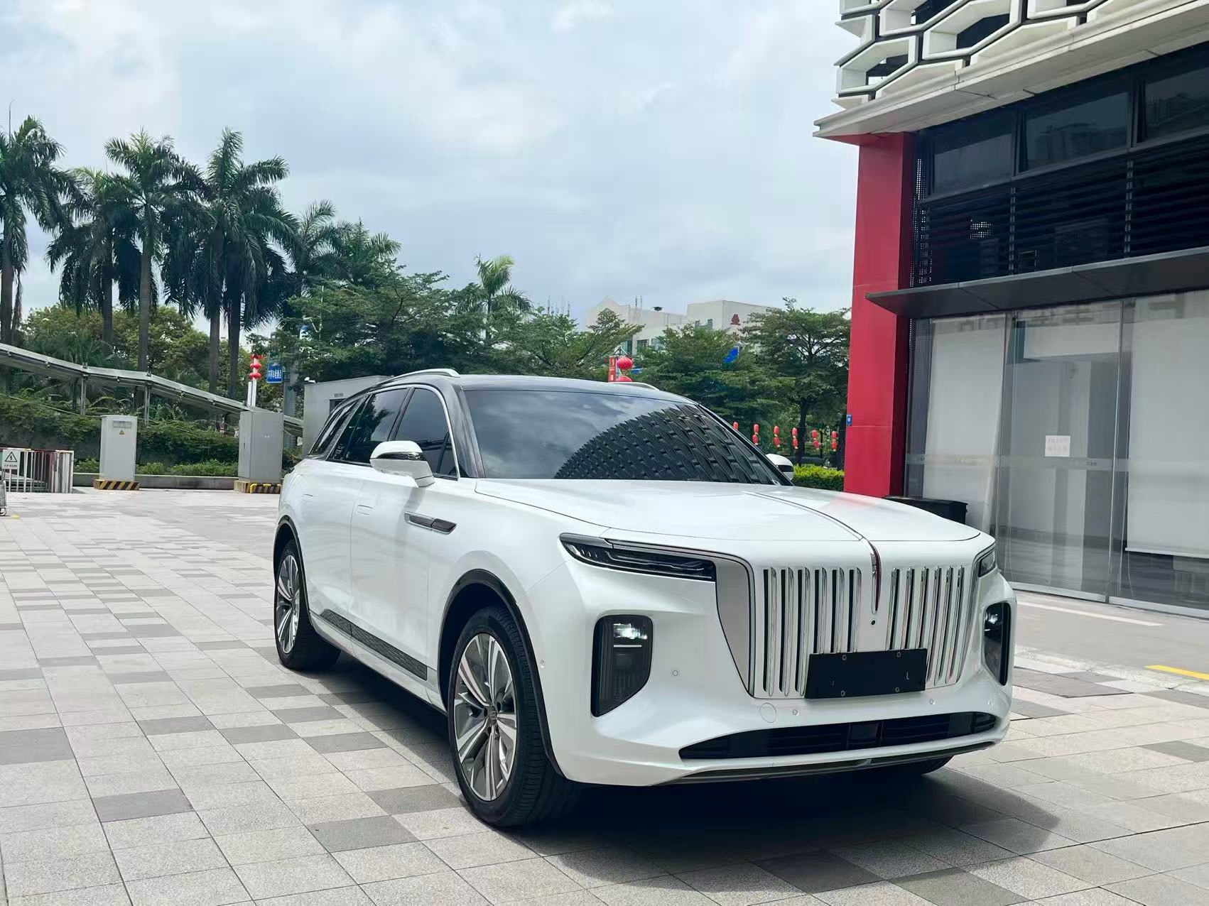 Hongqi E-HS9 2022 690km Flagship 6-Seater