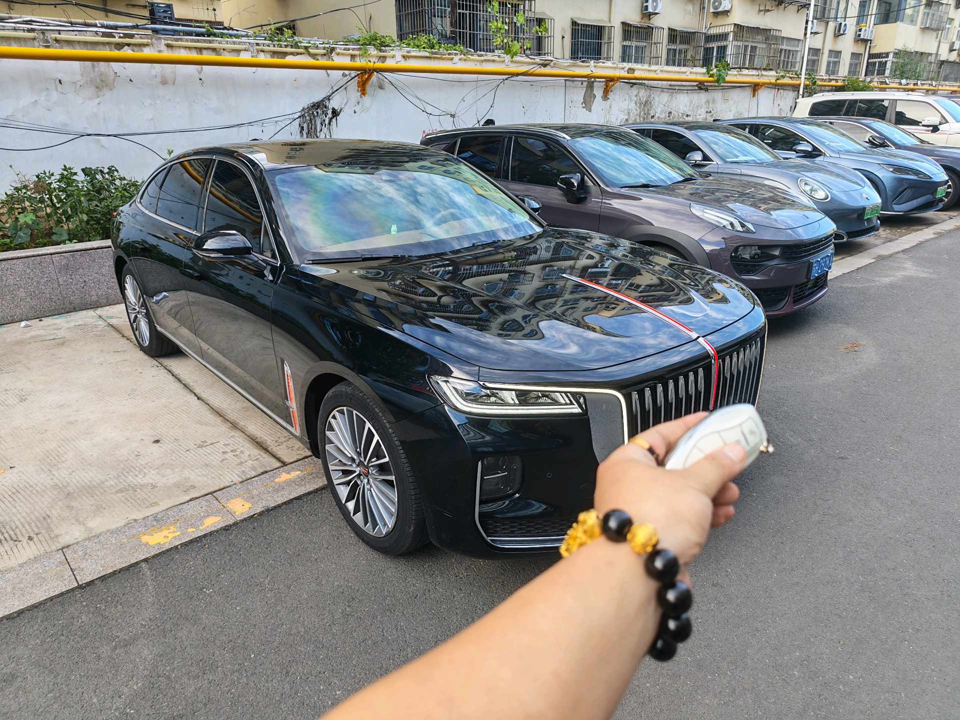 红旗 2023款 H9 48V 2.0T 智联旗享版