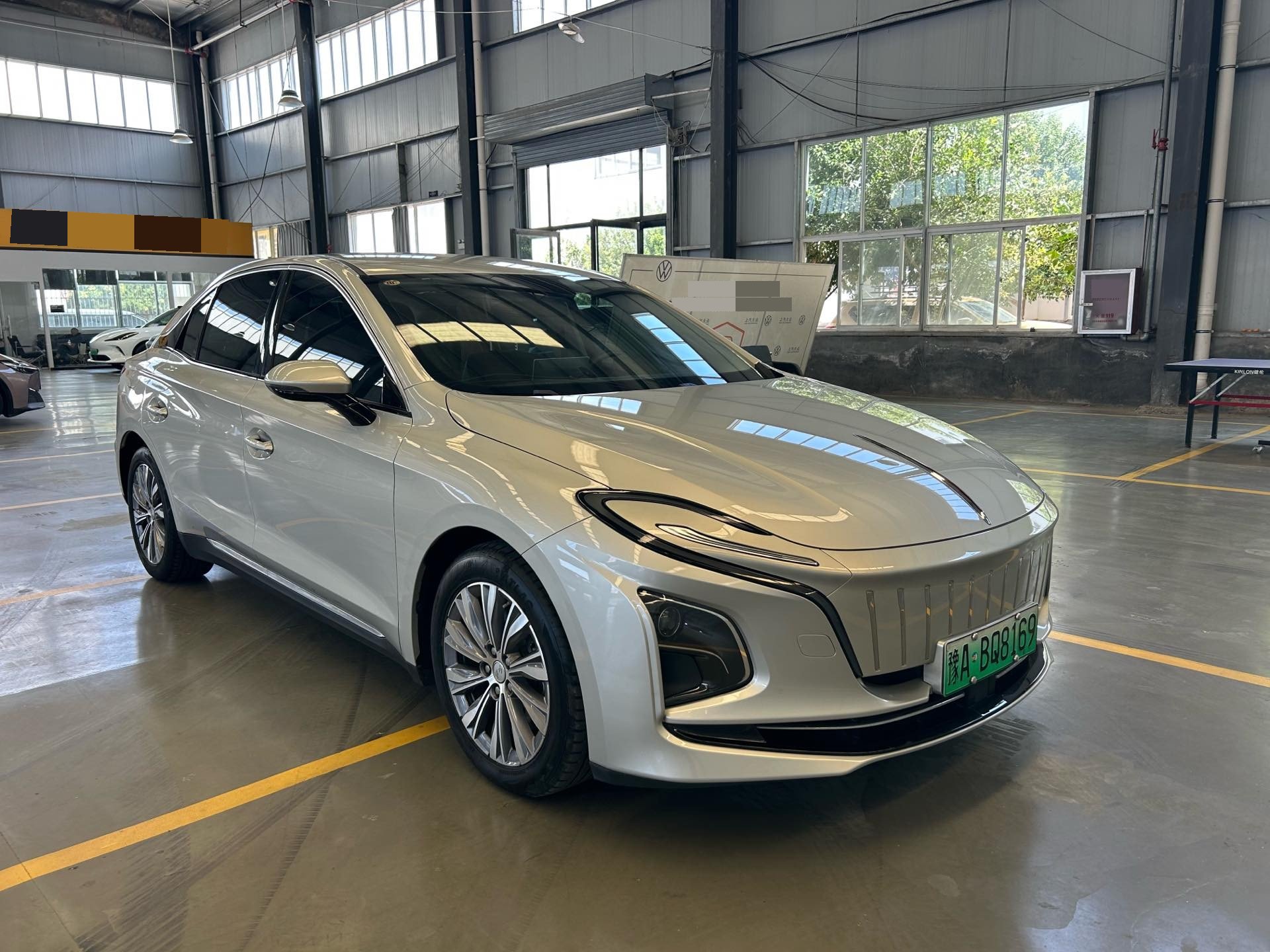 Hongqi E-QM5 Plus 2023