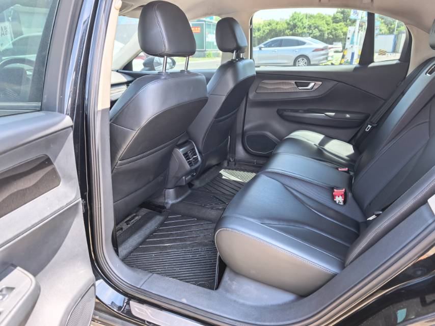 Hongqi E-QM5 2021 Charging Qixiang Edition