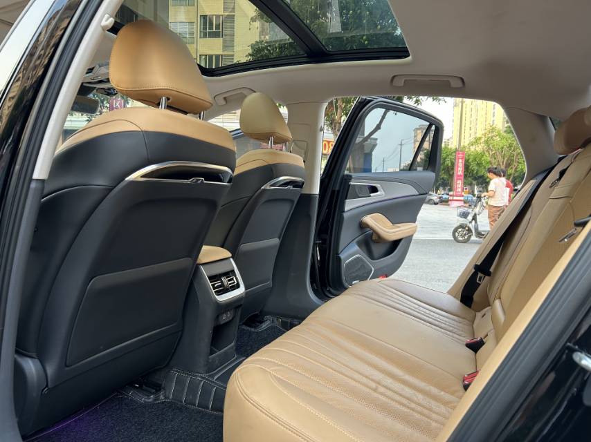 Hongqi H5 2023 2.0T Smart Connect Flagship Comfort Edition